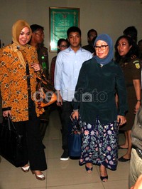 Rasyid mendatangi Kejaksaan Negeri (Kejari) Jakarta Timur dengan didampingi ibunya.