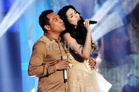 Anang dan Ashanty tampil mengenakan busana dengan warna senada. Gusmun/detikHOT.