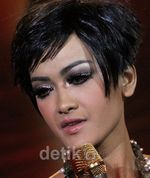 Rambut Pendek Julia Perez