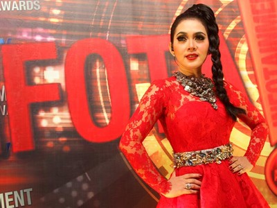 Si Merah Syahrini
