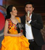 Mesranya Gading & Gisel di Atas Panggung