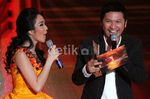 Mesranya Gading & Gisel di Atas Panggung