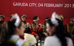 Miss Universe Dapat Miniatur Pesawat