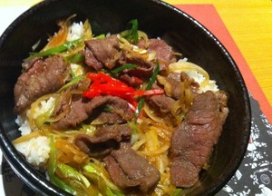 Itadakimasu! Gyuniku Don Berlauk Koaji Karaage