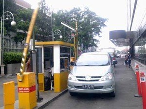 DPRD DKI Mangkir, Sidang Gugatan Prosedur Kenaikan Tarif Parkir Ditunda