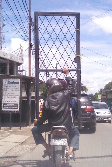 Motor Berpintu