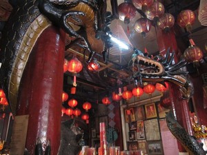 Imlek Bareng Naga di Kelenteng Sin Tek Bio, Pasar Baru