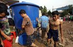 Korban Banjir Dapat Bantuan Air Bersih