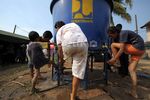 Korban Banjir Dapat Bantuan Air Bersih