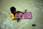 Banjir Pondok Gede Permai Jadi Arena Bermain
