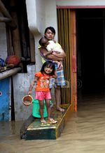 Banjir Pondok Gede Permai Jadi Arena Bermain