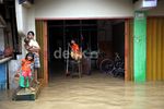 Sebagian Warga Pondok Gede Permai Bertahan