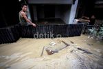 Sebagian Warga Pondok Gede Permai Bertahan