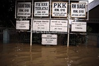 Banjir disebabkan oleh meluapnya air di Sungai Bekasi dan Cikeas. Debit air besar dan tidak maksimalnya tanggul yang sempat jebol bulan lalu, diduga menjadi penyebab air meluap ke pemukiman warga.