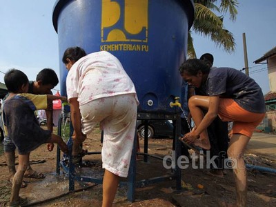 Korban Banjir Dapat Bantuan Air Bersih