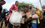 Korban Banjir di Pondok Gede Permai Dievakuasi