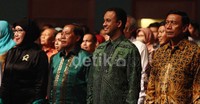 Wiranto juga tampak hadir.