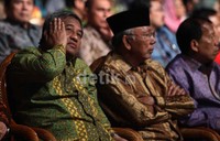 Menteri Pendidikan Nasional M. Nuh juga terlihat.