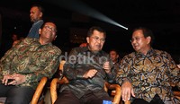 JK berbincang akrab dengan Prabowo.