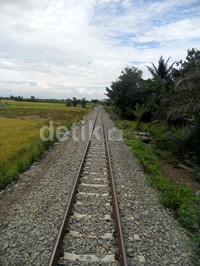 PT Railink membangun jalur kereta sepanjang 4,8 kilometer untuk kepentingan kereta api bandara pertama di Indonesia ini, selebihnya memanfaatkan jalur yang sudah ada milik PT Kereta Api Indonesia.