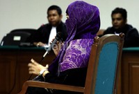 Neneng mengikuti sidang tuntutan di Pengadilan Tipikor, Jakarta, Selasa (5/2/2013). Ramses/detikFoto.