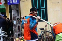 Lee Kwang Soo tersenyum ke arah para penggemarnya. (kenh14.vn)