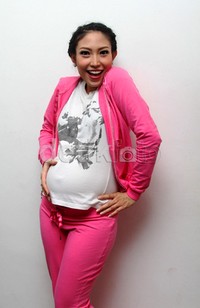 Ekspresi ceria Ayu Dewi. Gusmun/detikHOT.