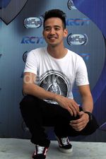 Gaya Casual Tarra Budiman