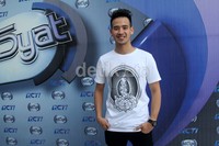 Pose Tarra Budiman di depan kamera. Gus Mun/detikHOT.