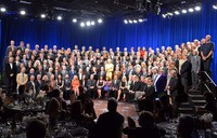 Para pelakon industri film yang masuk dalam nominasi Oscar berfoto bersama. Alberto E. Rodriguez/Getty Images.
