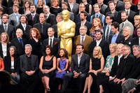 Selama acara, produser dari Academy Award Craig Zadan dan Neil Meron memberikan pidato singkat kepada para nominator. Alberto E. Rodriguez/Getty Images.