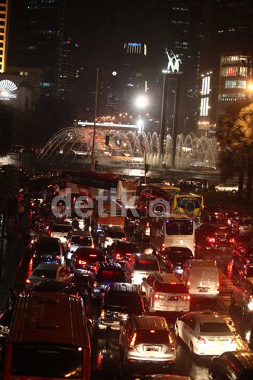 Genangan Surut, Lalin di Beberapa Jalan Protokol di Jakarta Masih Padat 
