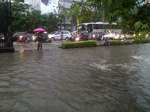 Kali Meluap, Jalur Lambat di Kuningan Terputus