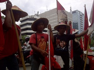 Kisah Petani Blitar Jalan Kaki 21 Hari ke KPK Demi Cari Keadilan