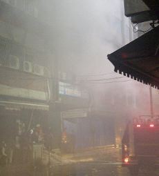 Terbantu Hujan Deras, Api di Ruko Glodok Padam