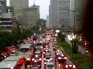 Hujan Reda, Lalu Lintas dari Thamrin ke HI Tak Bergerak