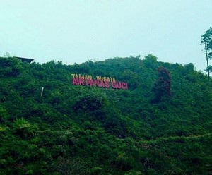 Wisata Pemandian Air Panas Guci, Tegal  