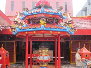 Imlek yang Khusyuk & Meriah di Kelenteng 4 Abad, Glodok