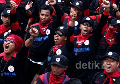 Buruh Tuntut Jamsostum & Tolak Upah Murah