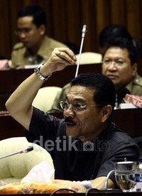 Mendagri Gamawan Fauzi menjelaskan mengenai RUU Pilkada saat rapat kerja dengan Komisi II DPR. Ramses/detikFoto.