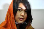 Maharany Tampil Cantik dengan Kerudung Oranye