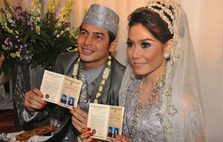 Selalu Mesra dengan Istri, Boy Hamzah Merasa Seperti Alay