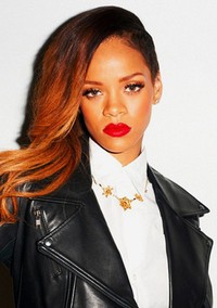 Bibir merah Rihanna yang membuatnya terlihat semakin hot. (Instagram).