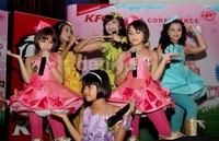 Pose Lollipop di atas panggung. Gus Mun/detikHOT.