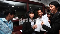 Slank hadir bersama kuasa hukumnya Andi Mutaqqin.