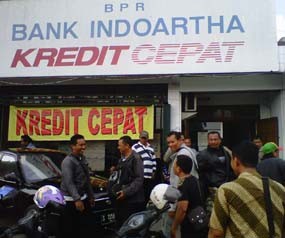 Sertifikat Tanah Ditahan, Bank Indoartha Diserbu Massa