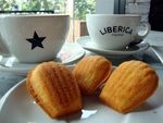 Laptop, Kopi, dan Cake di Liberica