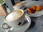 Laptop, Kopi, dan Cake di Liberica