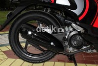 Fitur standar samping otomatis (Side Stand Switch) di mana mesin tidak dapat dinyalakan apabila dalam posisi turun dan Brake Lock  yang berfungsi untuk mencegah motor loncat saat dinyalakan tetap dipertahankan.