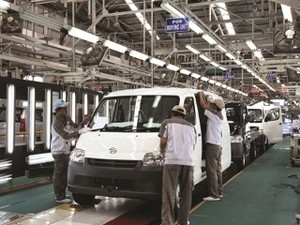Banjir, Pasokan Mobil ke Diler Berkurang